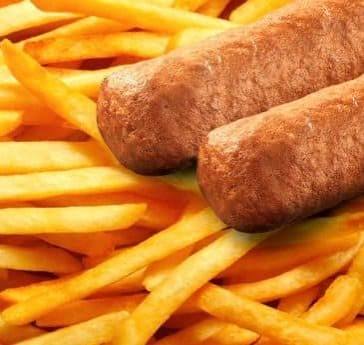 Frikandel met frietjes